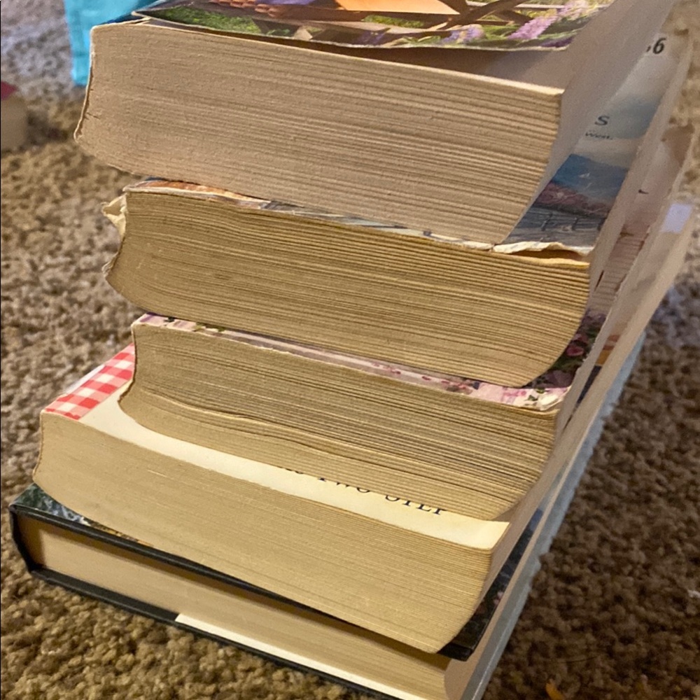 Debbie Macomber Book Collection - Picture 5 of 6